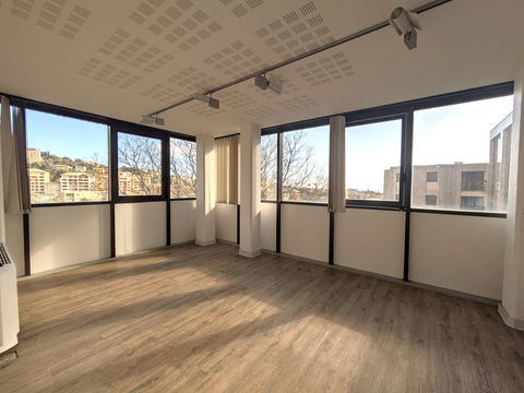 LOCAL PROFESSIONNEL - Bastia centre-ville/Fango 2700 20200 Bastia