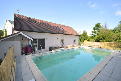   Maison 7 chambres � Ste-Suzanne Maison - 10 pi�ce(s) - 220 m�