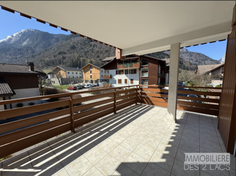   Bel appartement T3 avec grande terrasse   Centre-ville de Th�nes Appartement - 3 pi�ce(s) - 51 m�