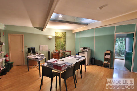 5 Bureaux - 1 Logement de fonction + 15 parkings + 1 garage 595000 38300 Bourgoin jallieu