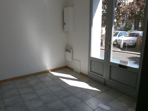 LOCAL 30 M2 DE PLAIN PIED 380 33500 Libourne
