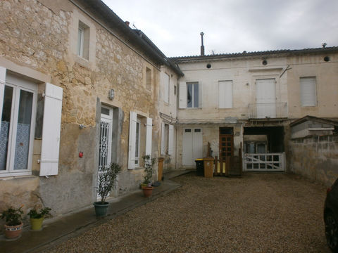   DANS LE BOURG DE VAYRES APPARTEMENT INDIVIDUELLE T5 Appartement - 5 pi�ce(s) - 145 m�