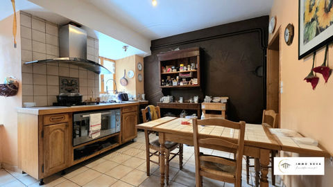   Maison bourgeoise de caract�re charg�e d'histoire avec terrain - Centre village de Murol Maison - 6 pi�ce(s) - 175 m�