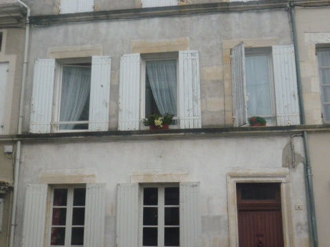   Immeuble 3 niveaux + terrasse + garages Maison - 7 pi�ce(s) - 200 m�