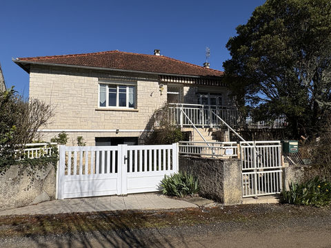   JOLIE MAISON EN PIERRE DANS UN CADRE PAISIBLE ET AGREABLE Maison - 5 pi�ce(s) - 97 m�