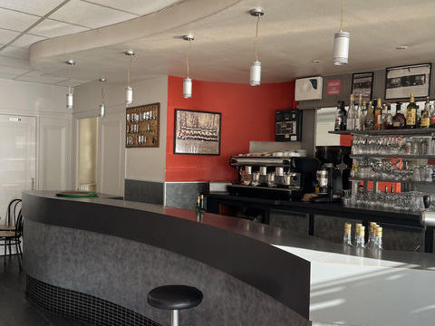 A VENDRE H&ocirc;tel-Bar-Restaurant- Coeur d'activit&eacute;-26 chambres et 120 couverts 165000 19130 Objat