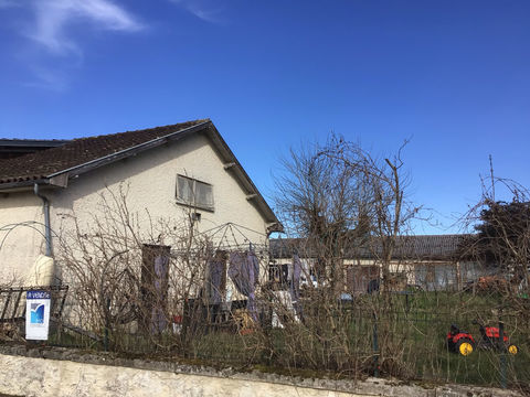   Maison  - 1687 m2 de terrain - 160 m2 de garages - citernes eau Maison - 12 pi�ce(s) - 244 m�