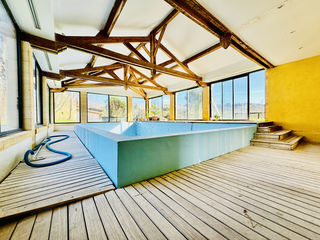  Propri�t�/ch�teau � vendre 15 + pi�ces 2135 m�