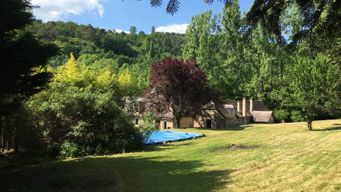   Maison en pierre de 190 m2 et d�pendances Maison - 7 pi�ce(s) - 190 m�