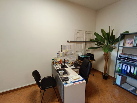 &Agrave; LOUER   Plateau de bureaux 135 m2   Centre-ville SAINT-LOUIS 1995 97450 St louis