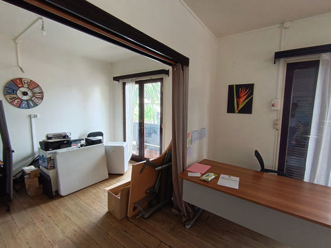 SAINT-PAUL   Chauss&eacute;e Royale | Bureau 100 m2 avec terrasse 1250 97460 St paul