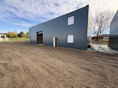 31470 FONTENILLES: Local à louer stockage - bureaux 2900 31470 Fontenilles