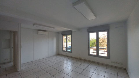 31170: LOCAL COMMERCIAL OU PROFESSIONNEL A LOUER 1000 31170 Tournefeuille