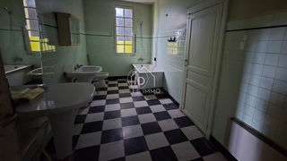  Propri�t�/ch�teau � vendre 8 pi�ces 305 m�