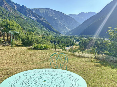   � vendre � La Condamine-Ch�telard : appartement avec jardin et vue enti�rement r�nov� Appartement - 3 pi�ce(s) - 49 m�