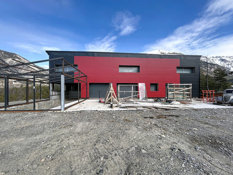   � vendre, maison en cours de construction sur grand terrain d'environ 6 000 m2 Maison - 4 pi�ce(s) - 221 m�