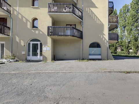 &Agrave; louer   Local professionnel &agrave; Jausiers (04850) 340 04850 Jausiers