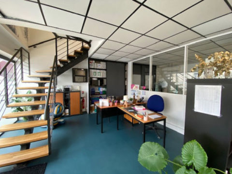 LOCAL COMMERCIAL 207 m2  CENTRE BORDEAUX CAUDERAN + 6 PLACES PARKING 977000 33200 Bordeaux-caud�ran