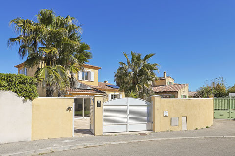   Villa 5 pi�ces de 135m2 sur terrain de 458m2 avec piscine r�nov�e Maison - 5 pi�ce(s) - 135 m�