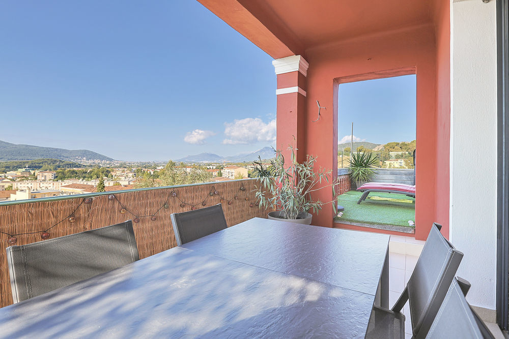 � vendre  Appartement Hy�res (83400)