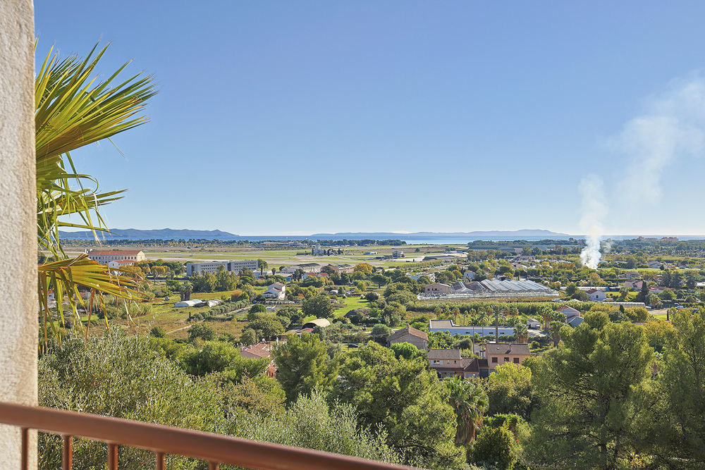 � vendre  Maison Hy�res (83400)