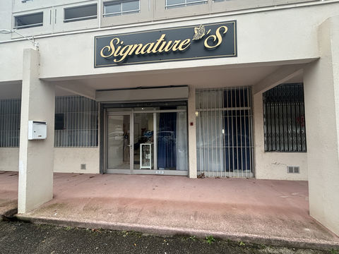 Murs commerciaux de 64m2 en rez de chauss&eacute; dans un secteur commer&ccedil;ant &agrave; Hy&egrave;res 119000 83400 Hyeres