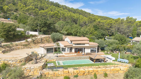   Villa d'architecte  avec VUE MER et piscine en position dominante au calme sans vis Maison - 5 pi�ce(s) - 150 m�