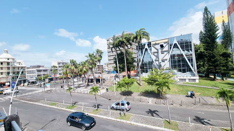 Local commerciale d'environ 37,90 m2 habitable situé Blvd Légitimus à POINTE-A-PITRE 66000 97110 Pointe a pitre