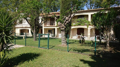 VALROS (34) IDEAL INVESTISSEUR - 10 APPARTEMENTS + BELLE SURFACE COMMERCIALE 895000 34290 Valros