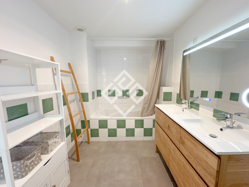 � vendre  Propri�t�/ch�teau Olonzac (34210)