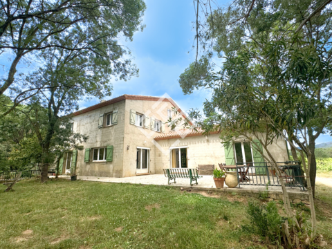   Mas d'Exception avec Rivi�re Privative et Plage de galets Maison - 8 pi�ce(s) - 350 m�