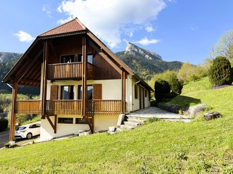   St Pierre de Chartreuse, C�teau Sud centre village, superbe villa d'architecte avec vue exceptionnelle Maison - 6 pi�ce(s) - 150 m�