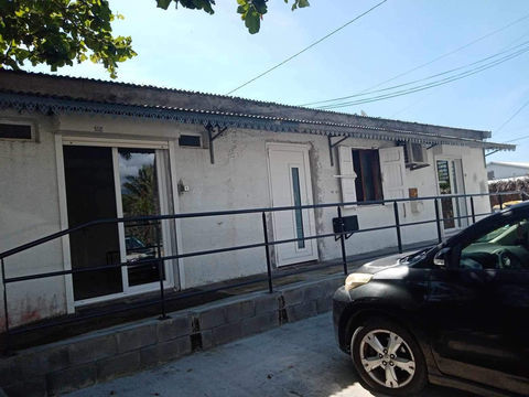 Local d'activit&eacute; professionnel m&eacute;dical de 100 m2 environ + parkings secteur BEAUVALLON 193000 97470 St benoit