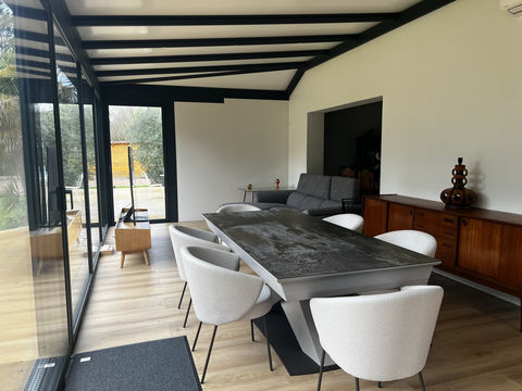   Jolie propri�t� de 8 pi�ces au milieu de son jardin clos et arbor� de 6380m2 Maison - 8 pi�ce(s) - 353 m�