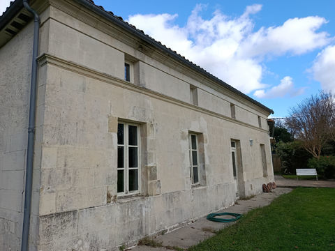   Maison en pierre avec grandes d�pendances Maison - 5 pi�ce(s) - 103 m�