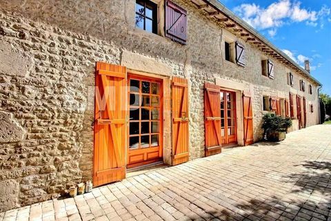   Espace et authenticit� au c�ur de la campagne Maison - 8 pi�ce(s) - 275 m�