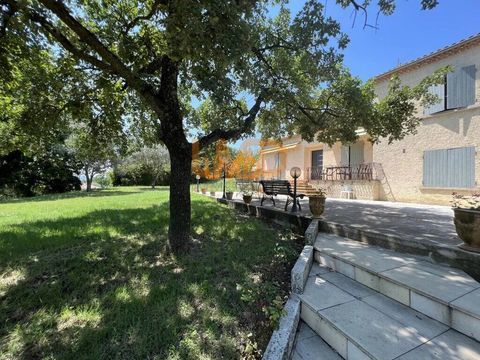   Villa avec g�te  sur 5000 m2 de terrain, Piscine. Garage Maison - 11 pi�ce(s) - 450 m�