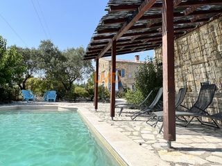  Maison � vendre 8 pi�ces 244 m�