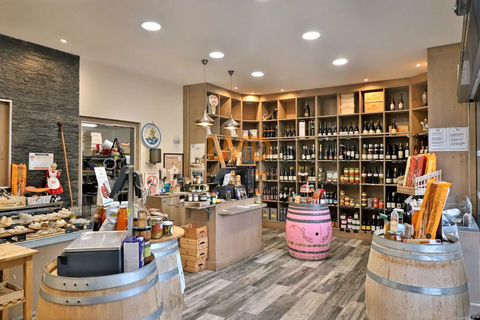 Magasin m&eacute;tiers de bouche - Centre commercial - Parkings 399000 13190 Allauch