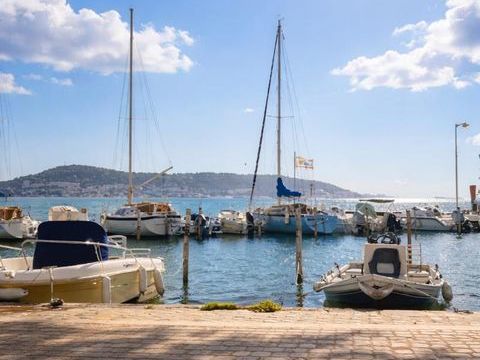 Grand garage bord d'&eacute;tang 265000 34140 Bouzigues