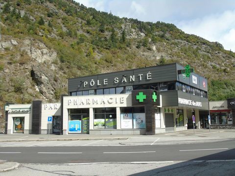 Murs commerciaux &agrave; Fourneaux 1000000 42470 Fourneaux