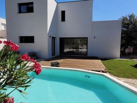   CASTRIES 10 min  superbe Villa T6 �en R+1 de 149 m2 moderne et �pur�e, sur une parcelle de 598 m2 avec piscine sans vis � vis . Maison - 6 pi�ce(s) - 149 m�