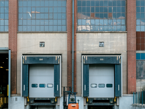 Entrep&ocirc;t 960 m&sup2; avec bureaux climatis&eacute;s � Acc&egrave;s rapide A7 CHANAS 4400 960 m�$$4 400 &euro; 