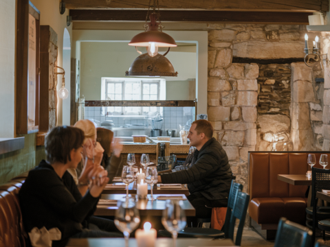 Bar restaurant traditionnel &agrave; proximit&eacute; de sites touristiques - Nord Is&egrave;re 130800 157 m�$$130 800 &euro; 