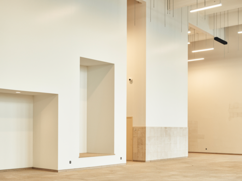 Exclu � Cellule commerciale 550 m&sup2; � P&eacute;riph&eacute;rie de TROYES � Excellente visibilit&eacute; 5375 550 m�$$5 375 &euro;