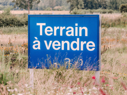 Terrain industriel avec b&acirc;timent (89) 102000 2500 m�$$102 000 &euro; 