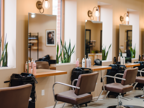 Salon de coiffure dans une grande ville de l'Yonne ( 89 ) 61000 98 m�$$61 000 &euro; 