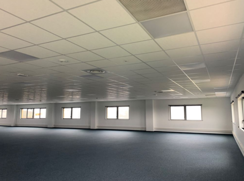 Bureaux &agrave; louer 550m&sup2; entre Paris et Troyes 6416 550 m�$$6 416 &euro;