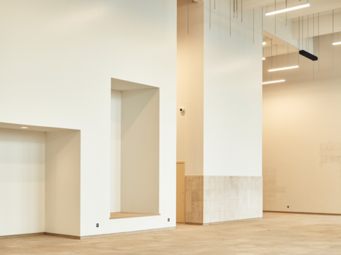 Cellule Commerciale &agrave; louer dans un Centre de Renom dans l'Aube 3465 396 m�$$3 465 &euro; 