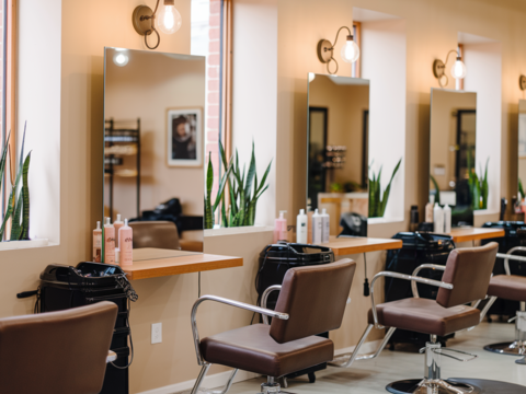 Salon de coiffure avec emplacement agr&eacute;able &agrave; Reims 61000 95 m�$$61 000 &euro;